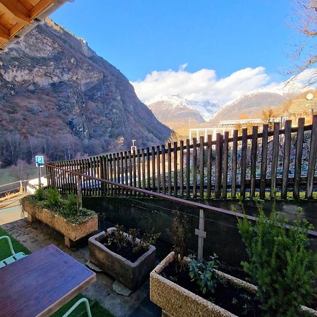 Kunstplanet Im Herzen Der Alpen Am Planetenweg Visp Buitenkant foto