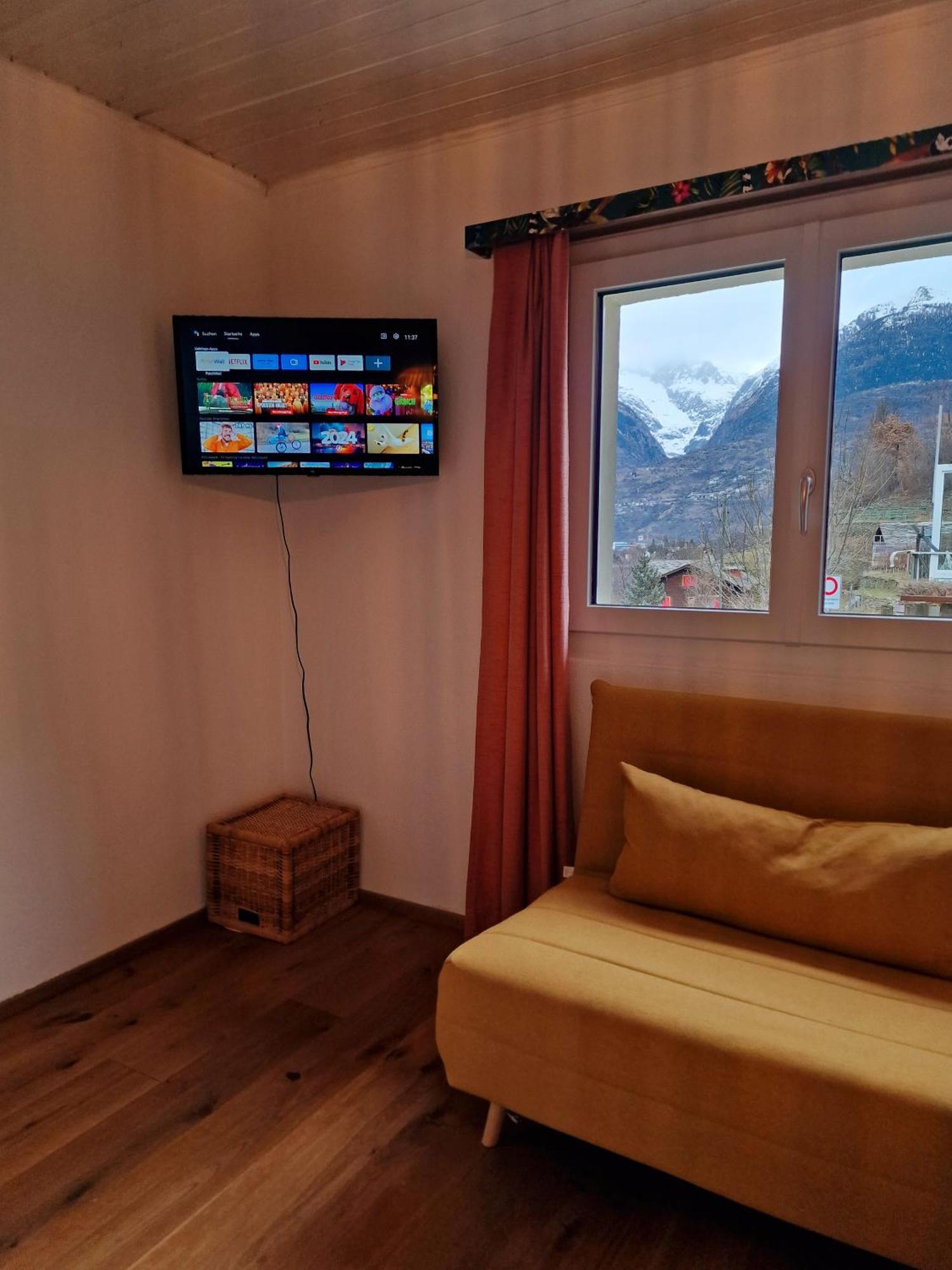 Kunstplanet Im Herzen Der Alpen Am Planetenweg Visp Buitenkant foto