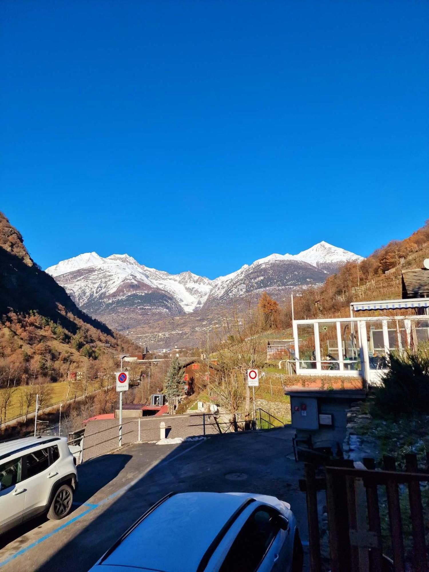 Kunstplanet Im Herzen Der Alpen Am Planetenweg Visp Buitenkant foto